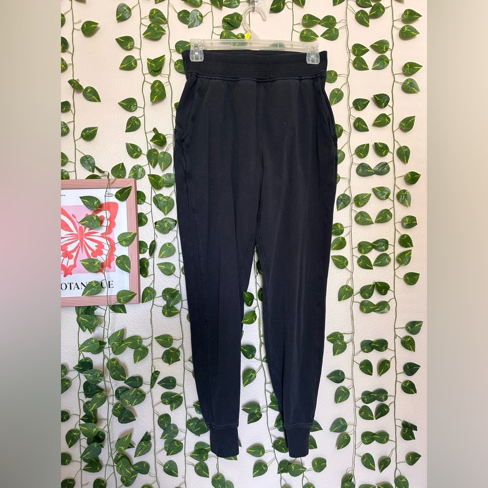 Women’s Lululemon joggers, confetti, joggers size extra small small